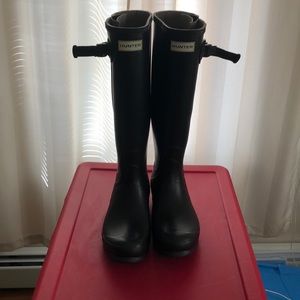 Women’s black Hunter rain boots